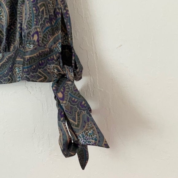 Banana Republic sleeveless blouse with tie waist - Picture 2 of 4